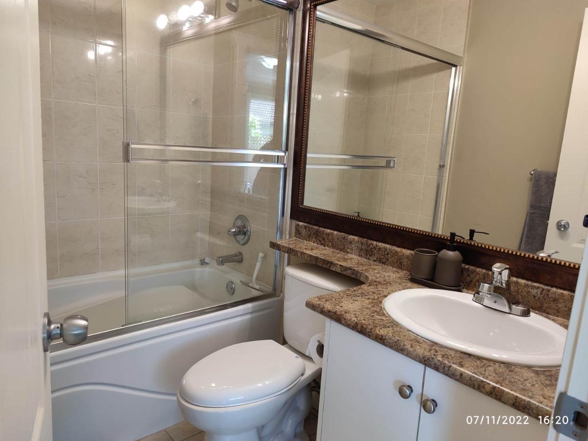 Private Suite W King Bed, Ground Level, Naturally Bright Vancouver Zewnętrze zdjęcie