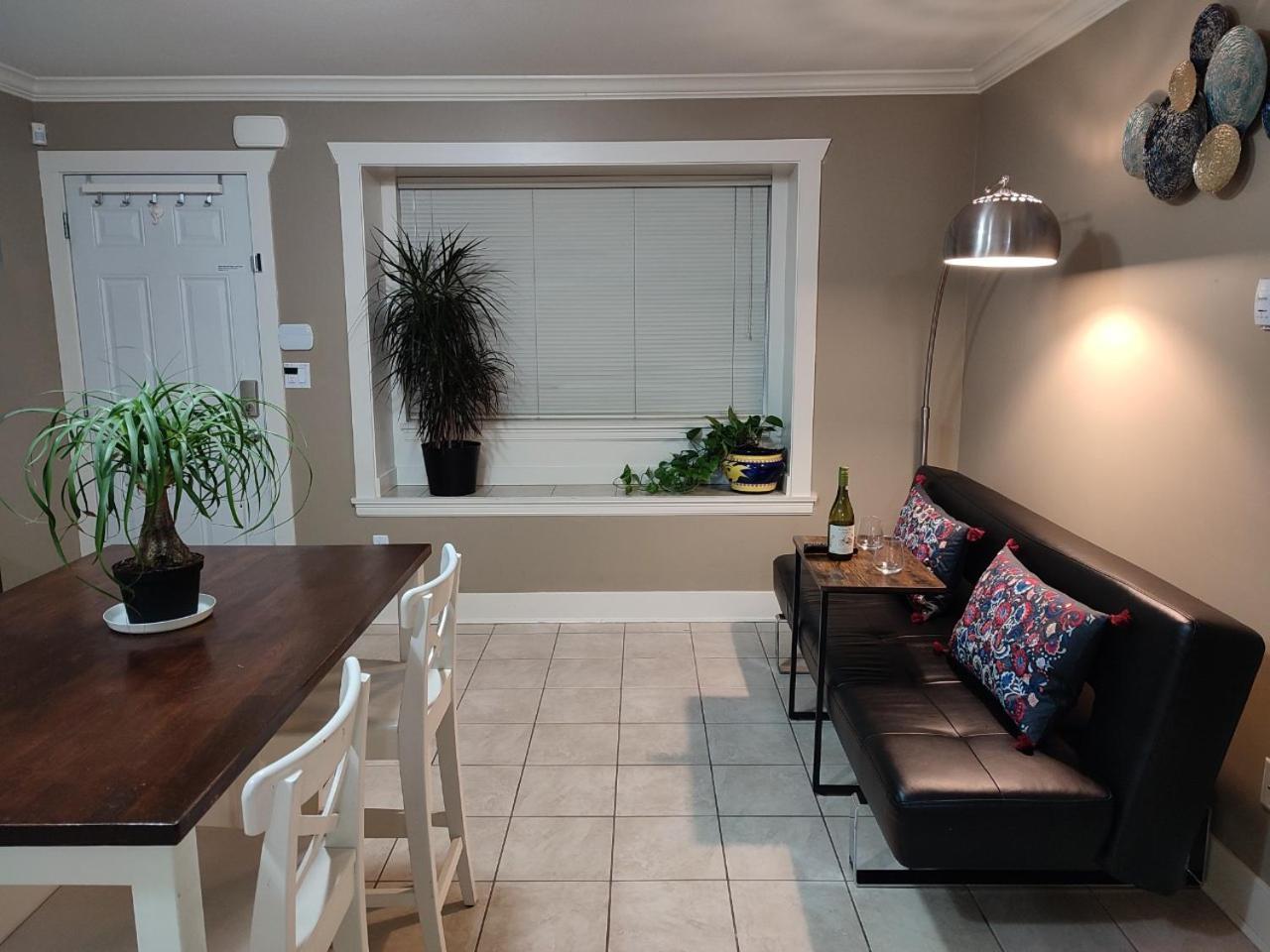 Private Suite W King Bed, Ground Level, Naturally Bright Vancouver Zewnętrze zdjęcie